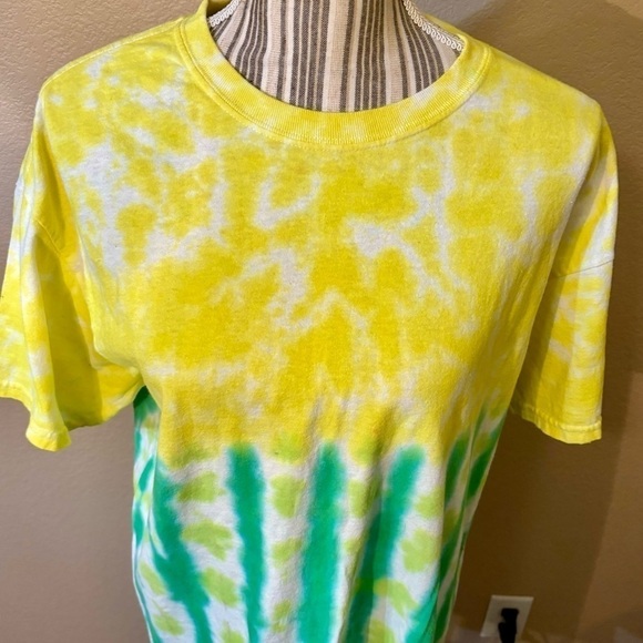 Tie Dye T-Shirt Large Gildan Yellow Green White Short-Sleeved 100% Cotton Tee - Picture 2 of 12
